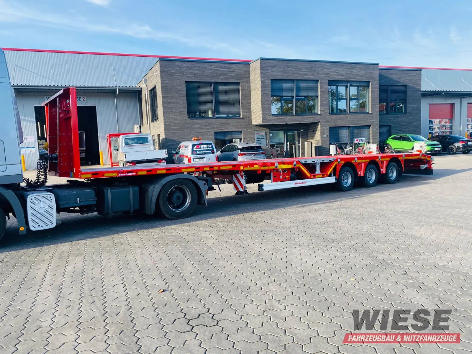 Kässbohrer Mega Tele HD Plattform Auflieger mit Radmulden