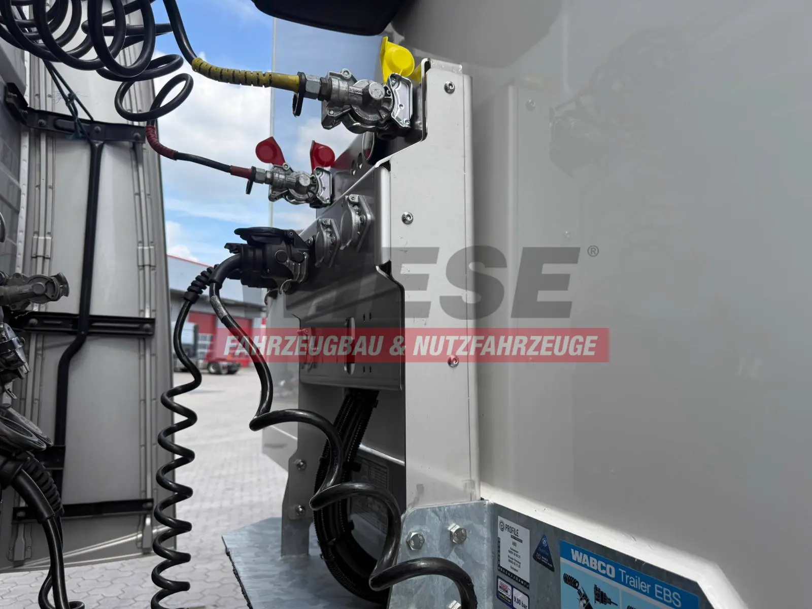 Wiese Doppelstock Trailer 60% mehr Ladefläche