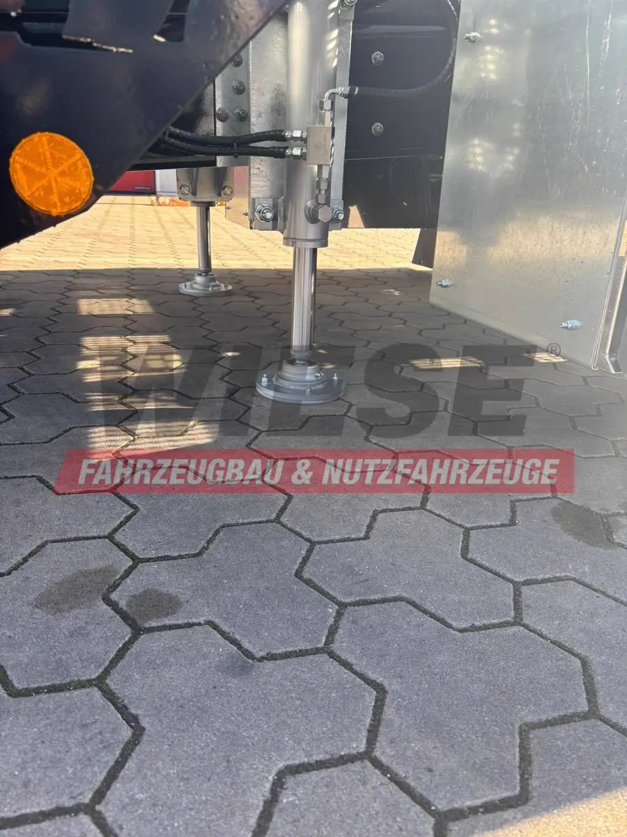 MAN Baumaschinen-  Arbeitsbühnentransporter Rampen