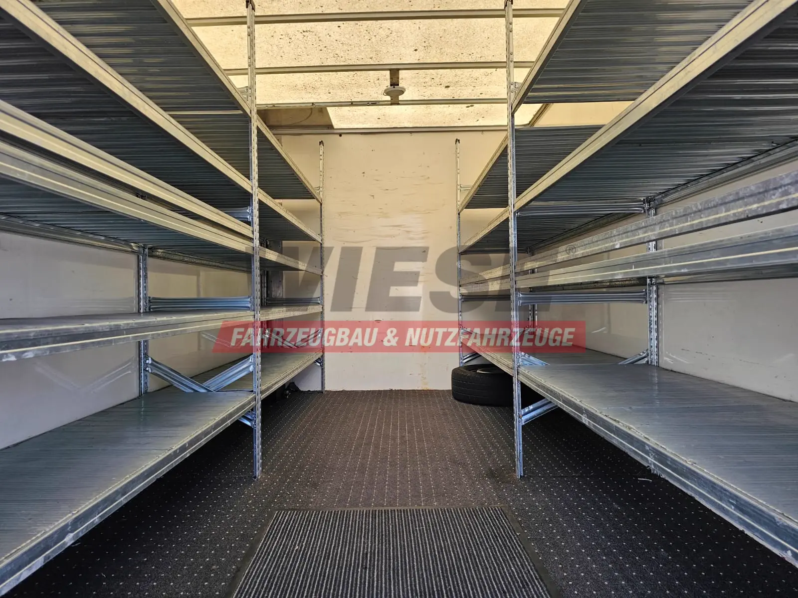 Mercedes-Benz Sprinter mit Kofferaufbau