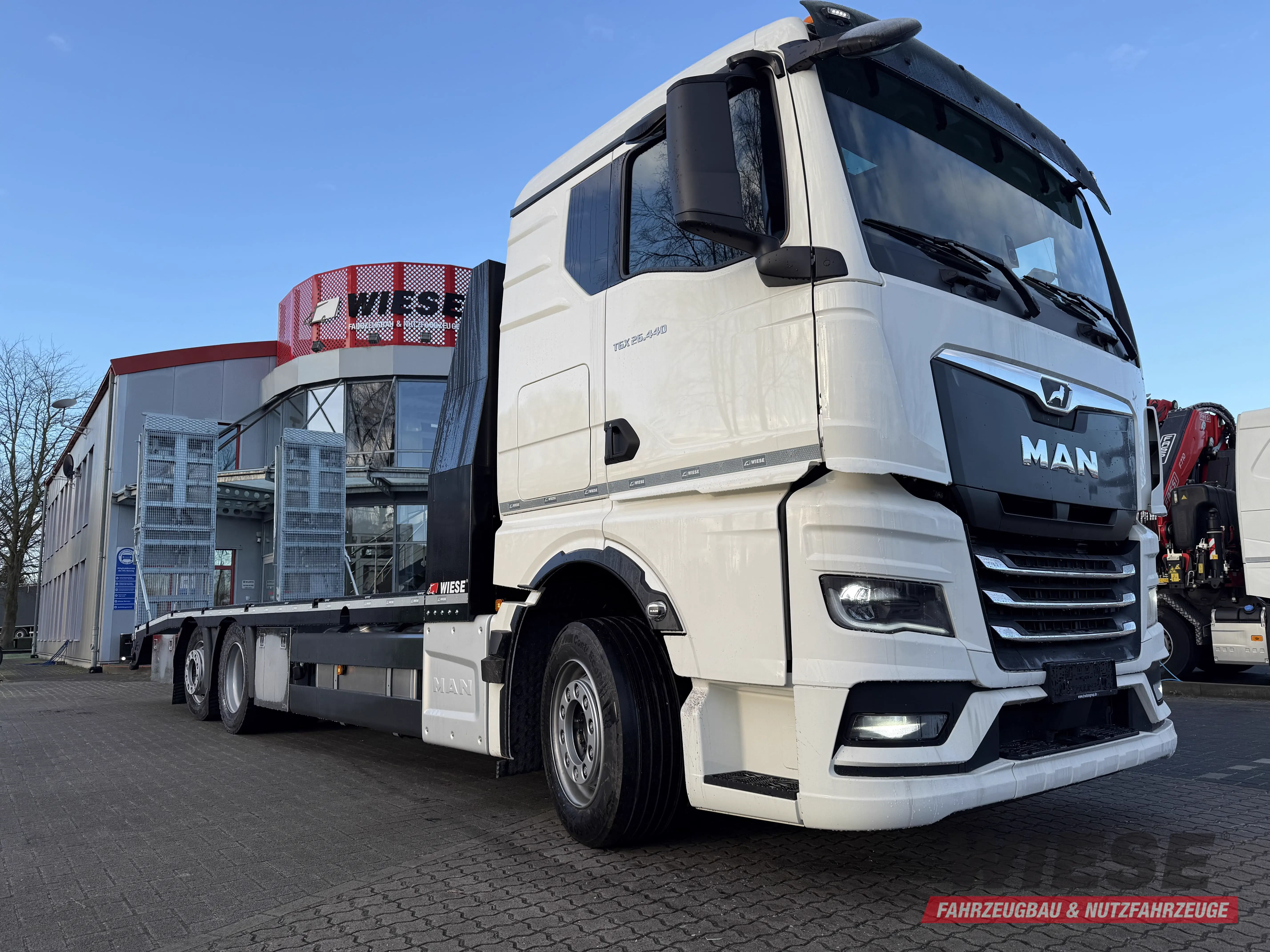 MAN Baumaschinen- Arbeitsbühnentransporter Rampen