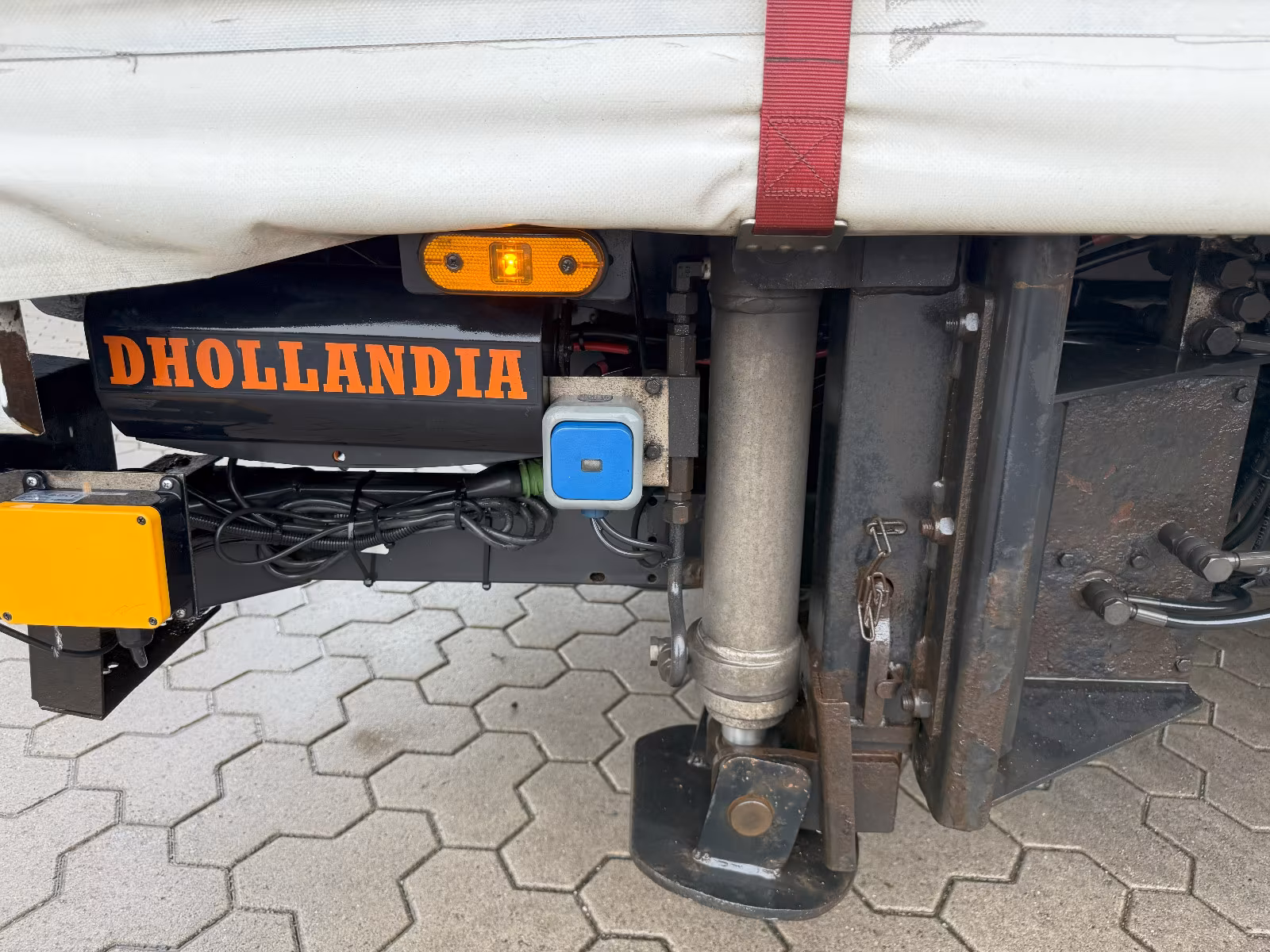 Wiese Mega Schiebeplane mit Dhollandia Rampe 9t