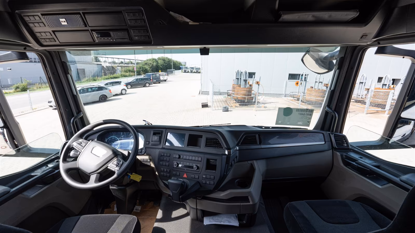 MAN 35.470 8x2 Kran F710 RA2.26