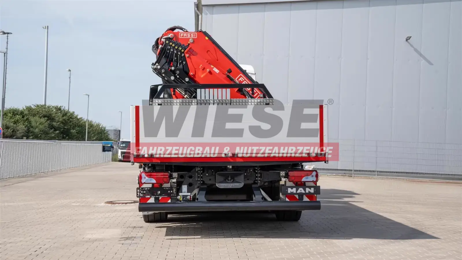 MAN 35.470 8x2 Kran F710 RA2.26