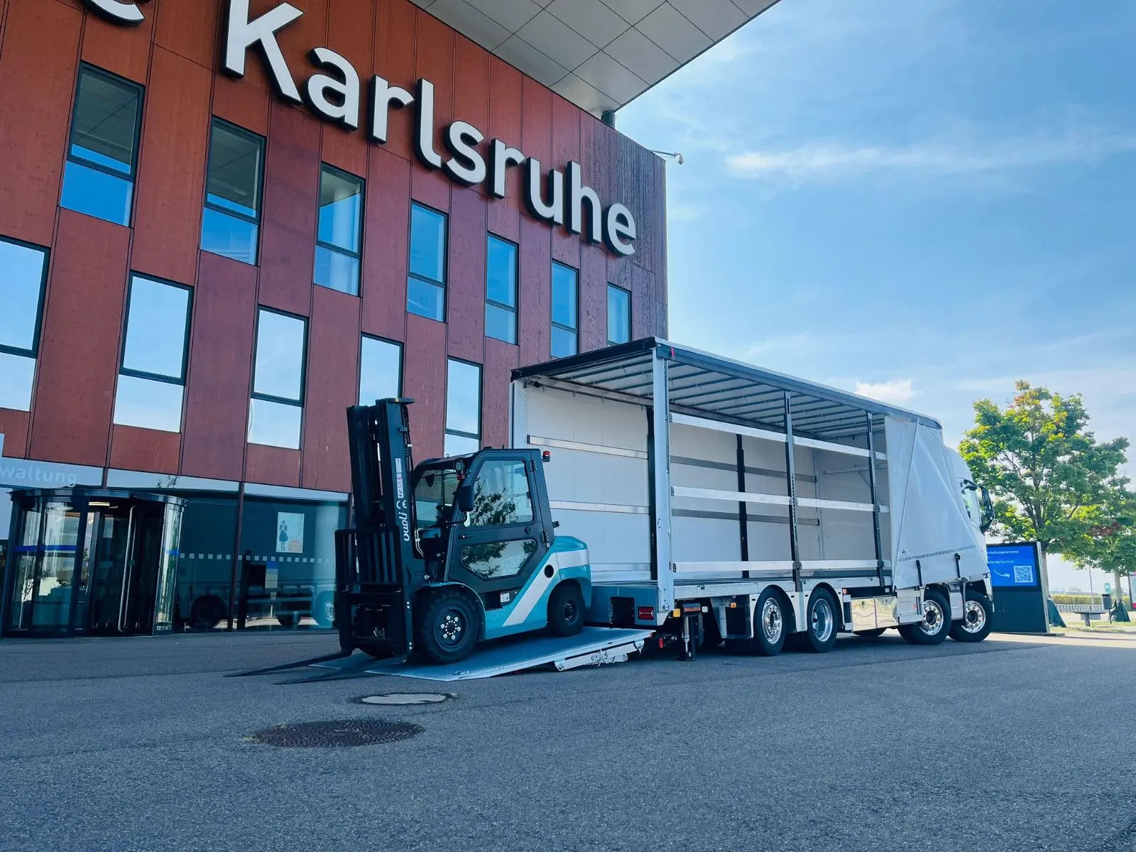 Volvo FH 500 8x2 Arbeitsbühnen Transporter LBW 9t