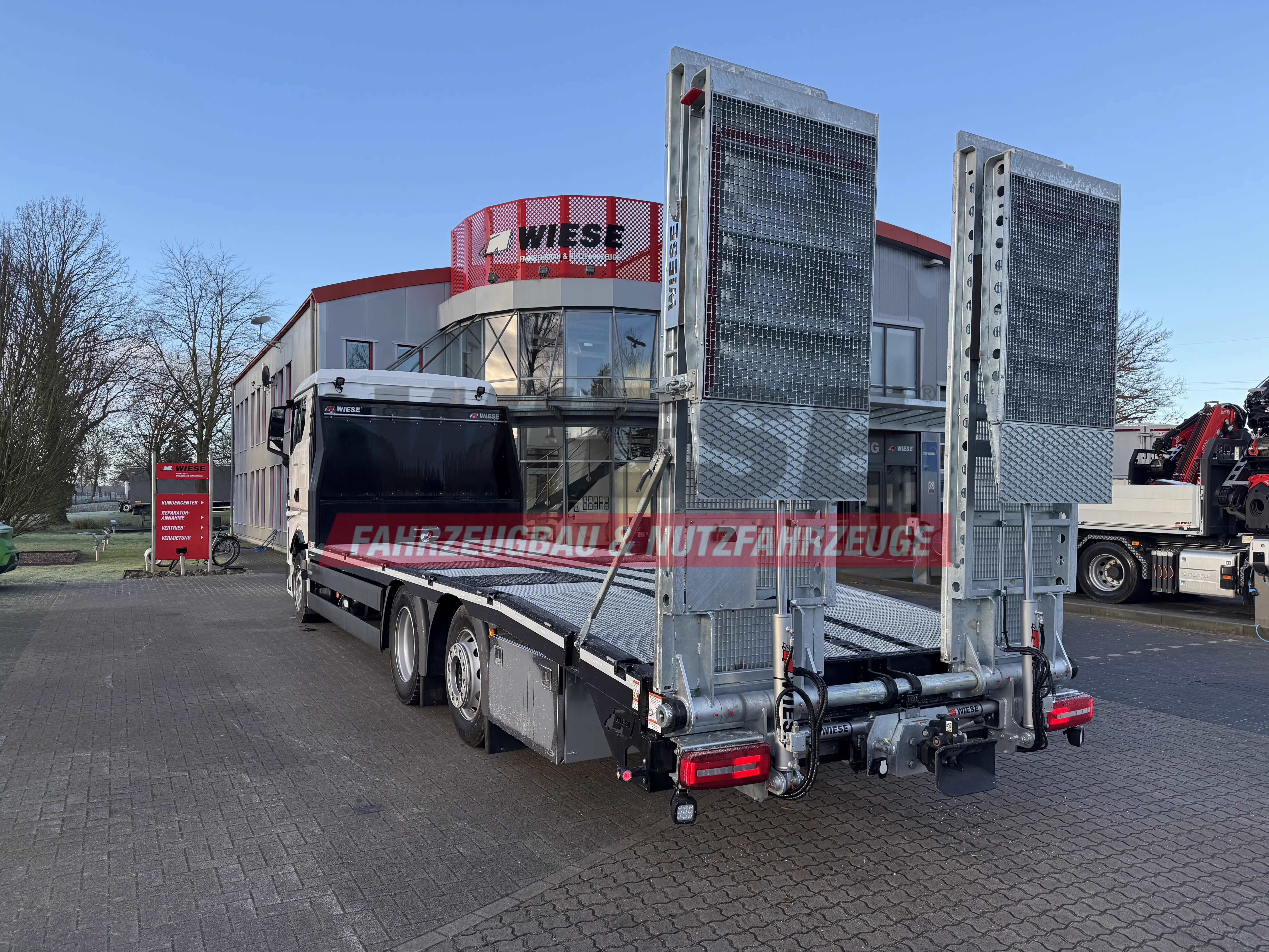 MAN Baumaschinen- Arbeitsbühnentransporter Rampen