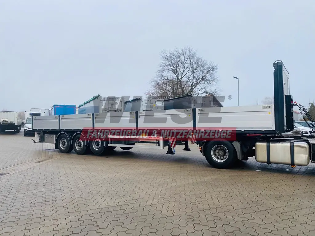 Kässbohrer Bordwandauflieger Twistlocks