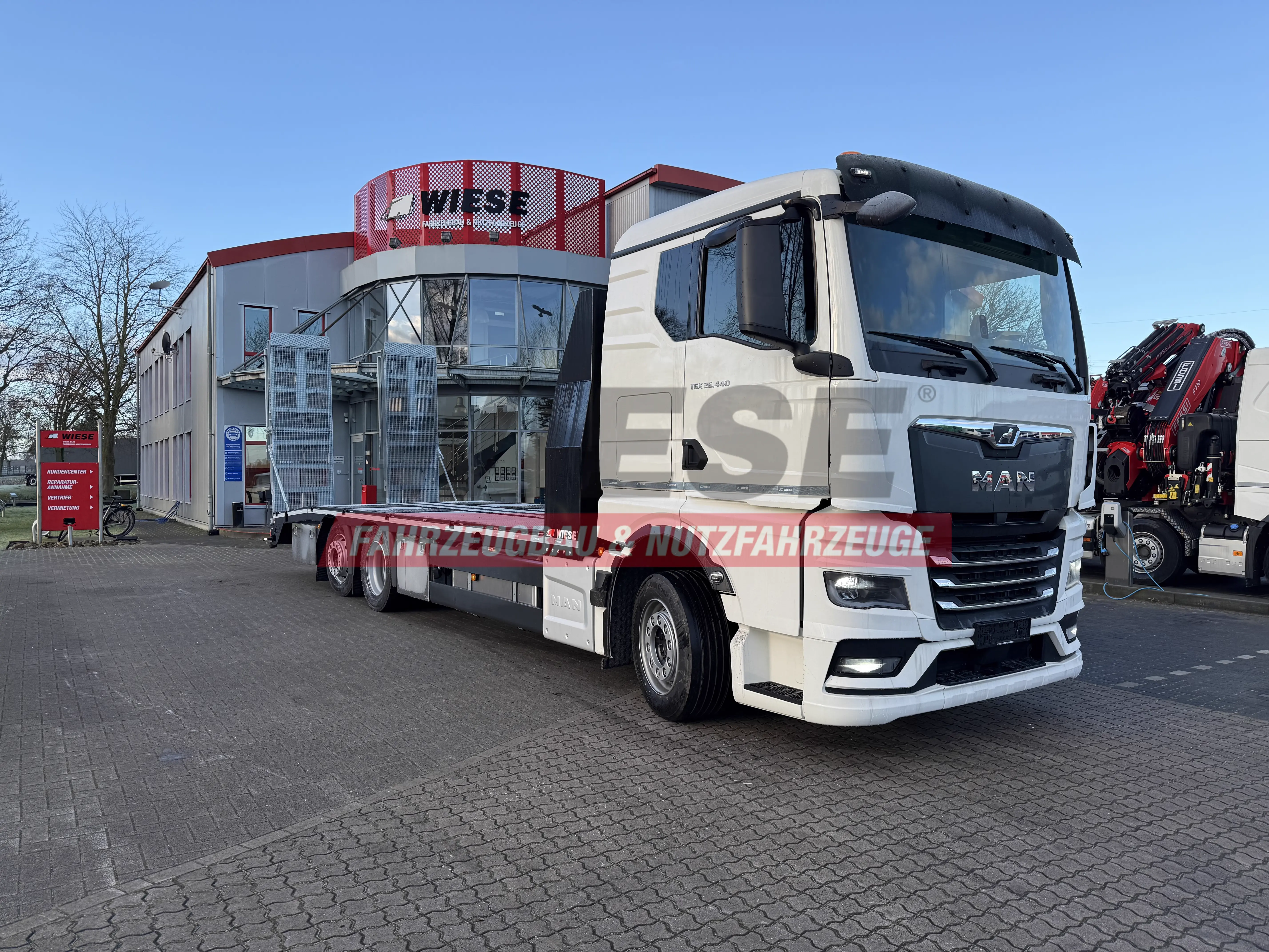 MAN Baumaschinen- Arbeitsbühnentransporter Rampen