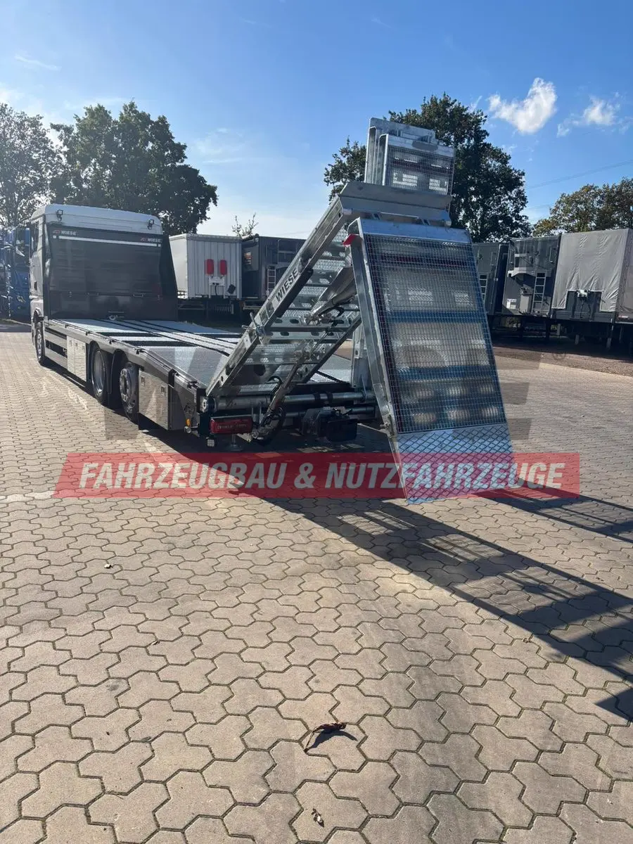 MAN Baumaschinen-  Arbeitsbühnentransporter Rampen