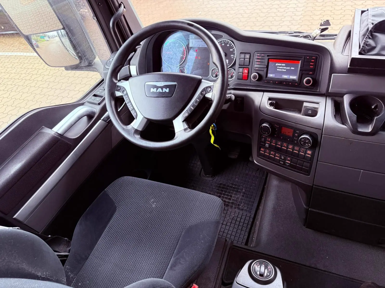 MAN TGX 18.440 LL Volumen LKW mit Staplerhalterung