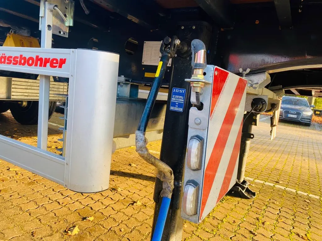Kässbohrer Bordwandauflieger Twistlocks