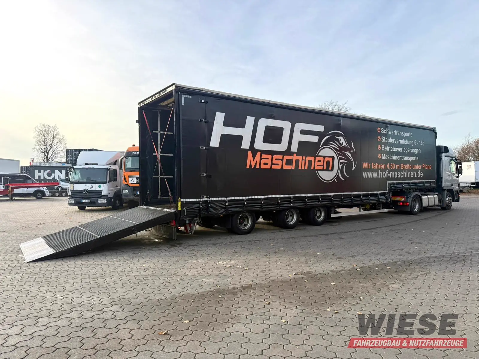 Wiese 3-Achs Stufen Sattel mit Auffahrrampe 25T