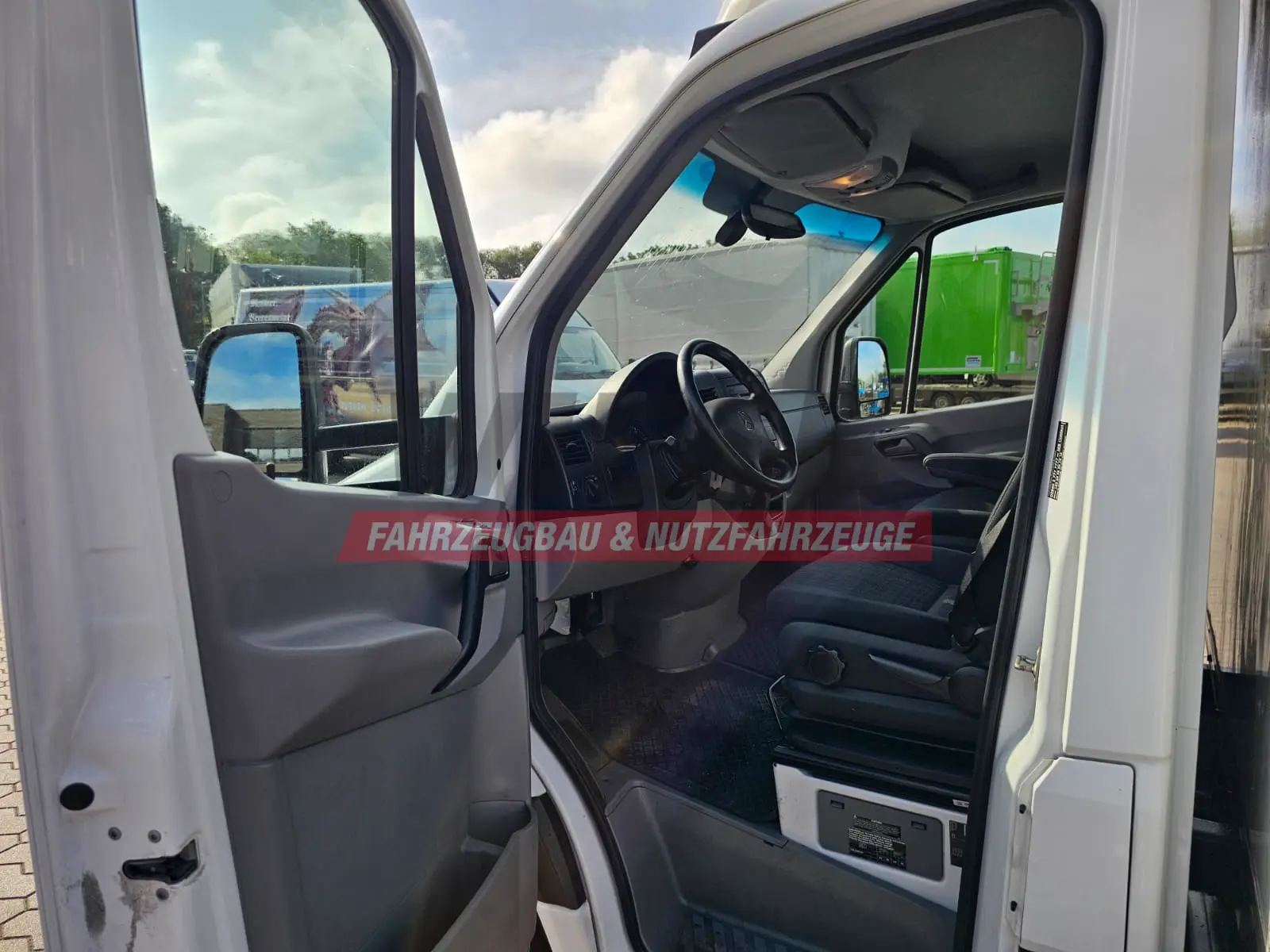 Mercedes-Benz Sprinter mit Kofferaufbau