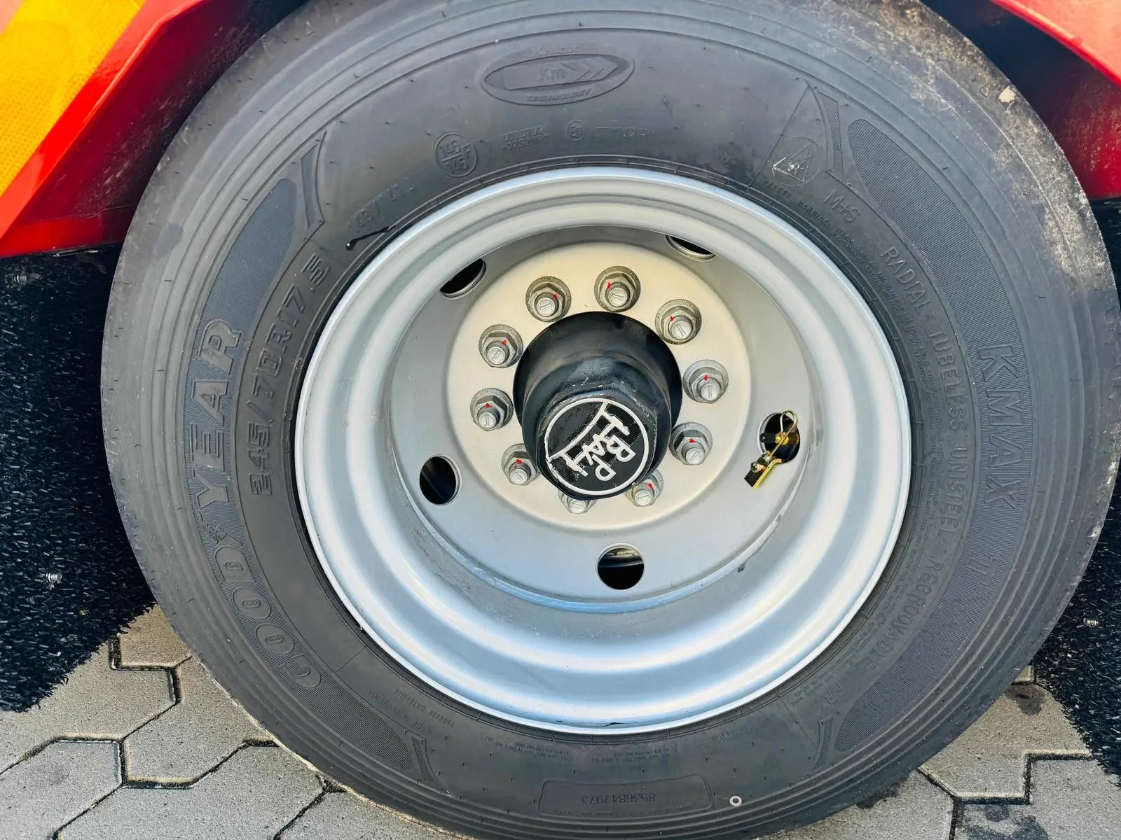 Kässbohrer SLAR3 Ausziehbares Tiefbett mit Radmulden