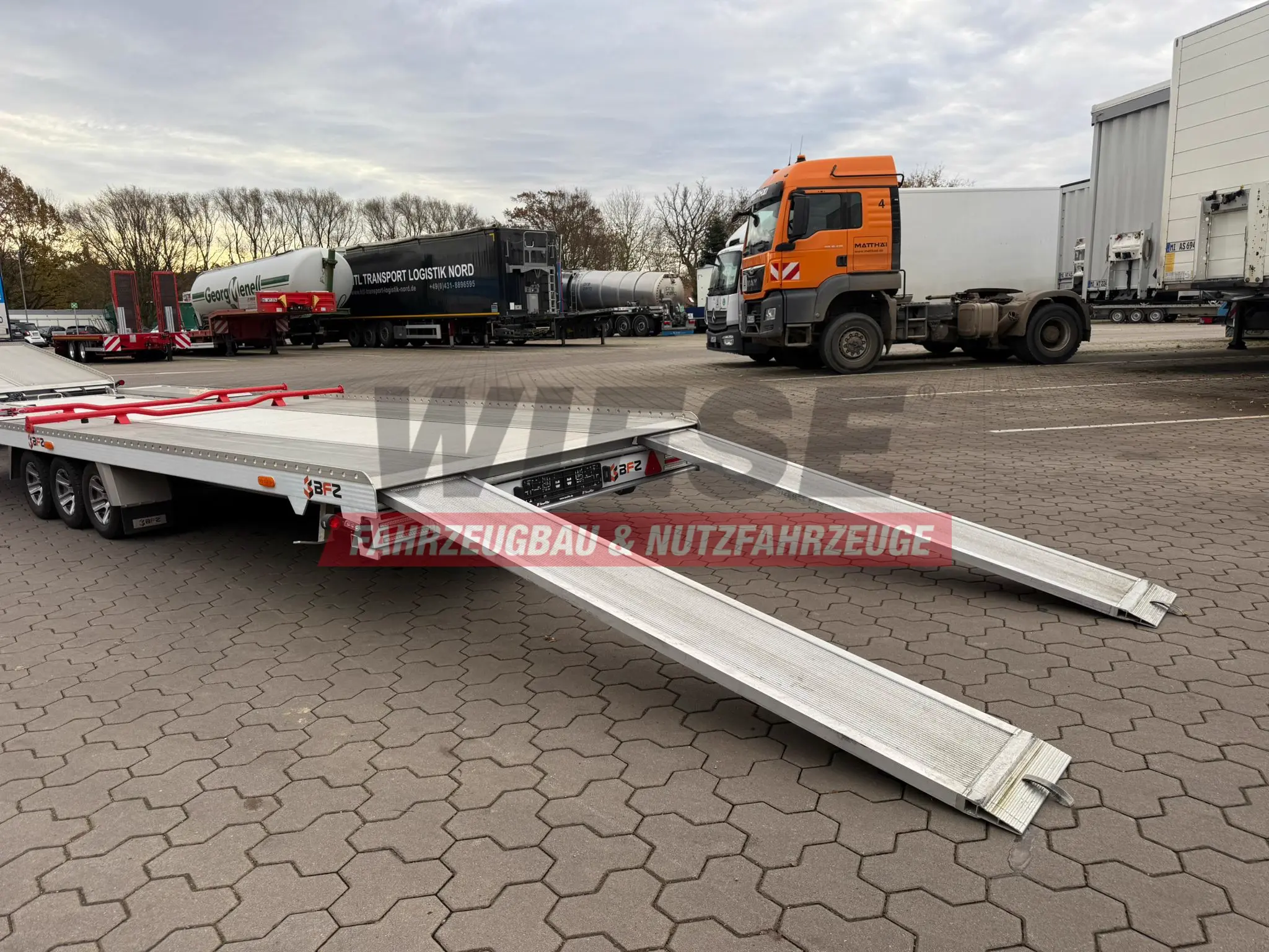 Mercedes-Benz Atego 918L Autotransporter mit BFZ Anhänger